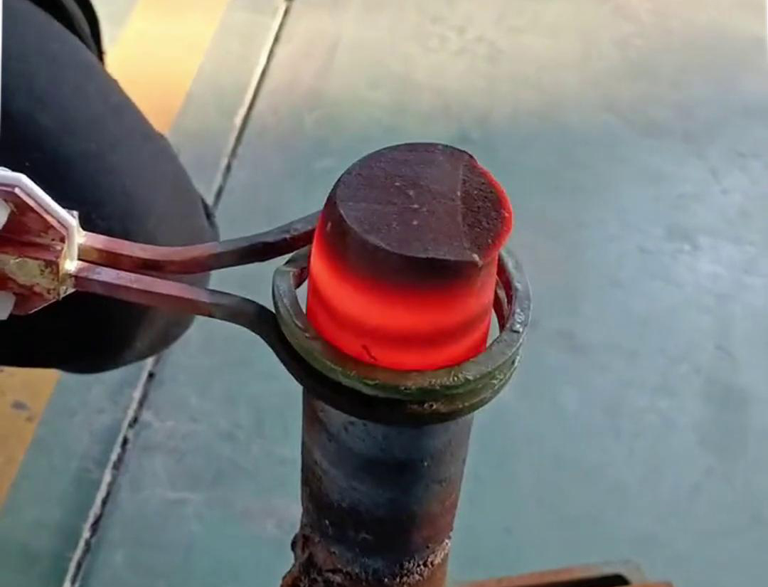 海拓手持式高頻加熱機(jī)，加熱實(shí)心棒料真有一手！