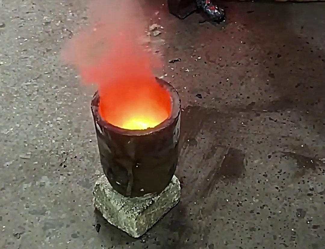 海拓中高頻感應(yīng)加熱熔煉爐，小型金屬加工工廠的得力伙伴